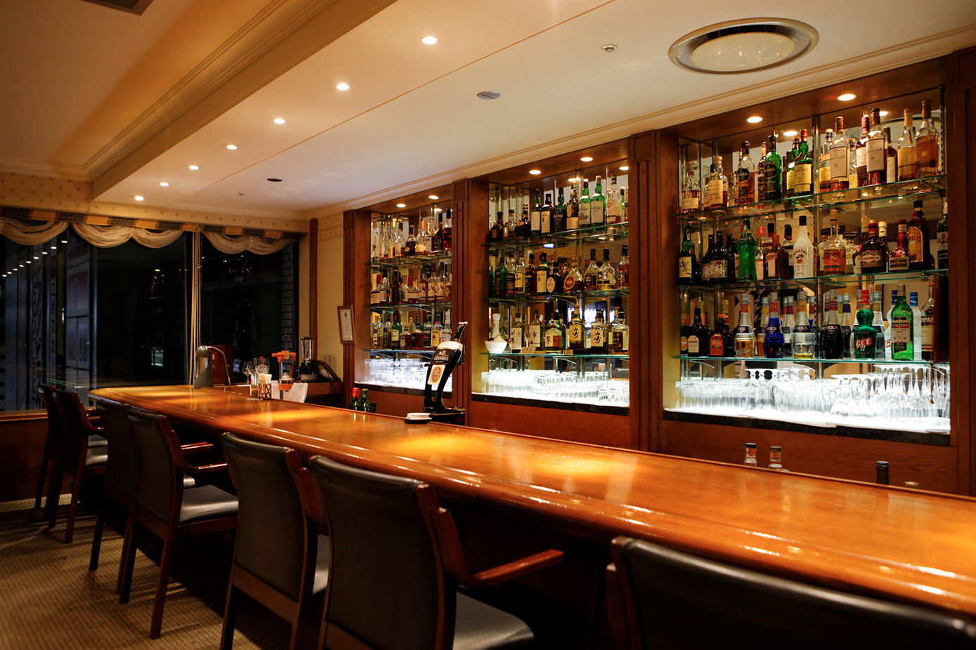 VOL DE NUIT BAR LOUNGE image6