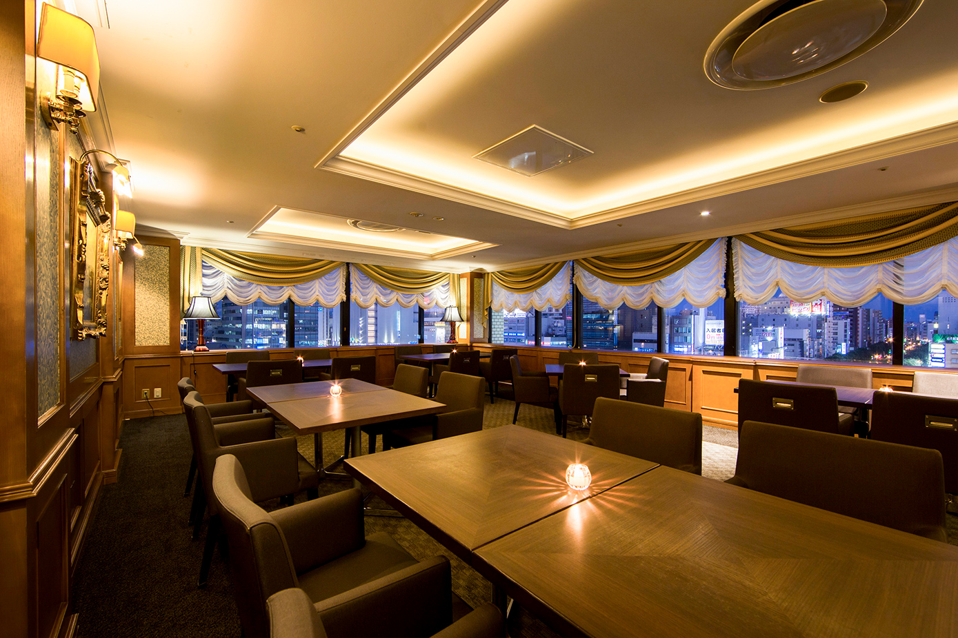 VOL DE NUIT BAR LOUNGE image7