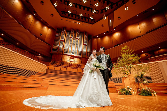 地域連携企画 貸切りの音楽ホールで結婚式を1組限定で執り行う