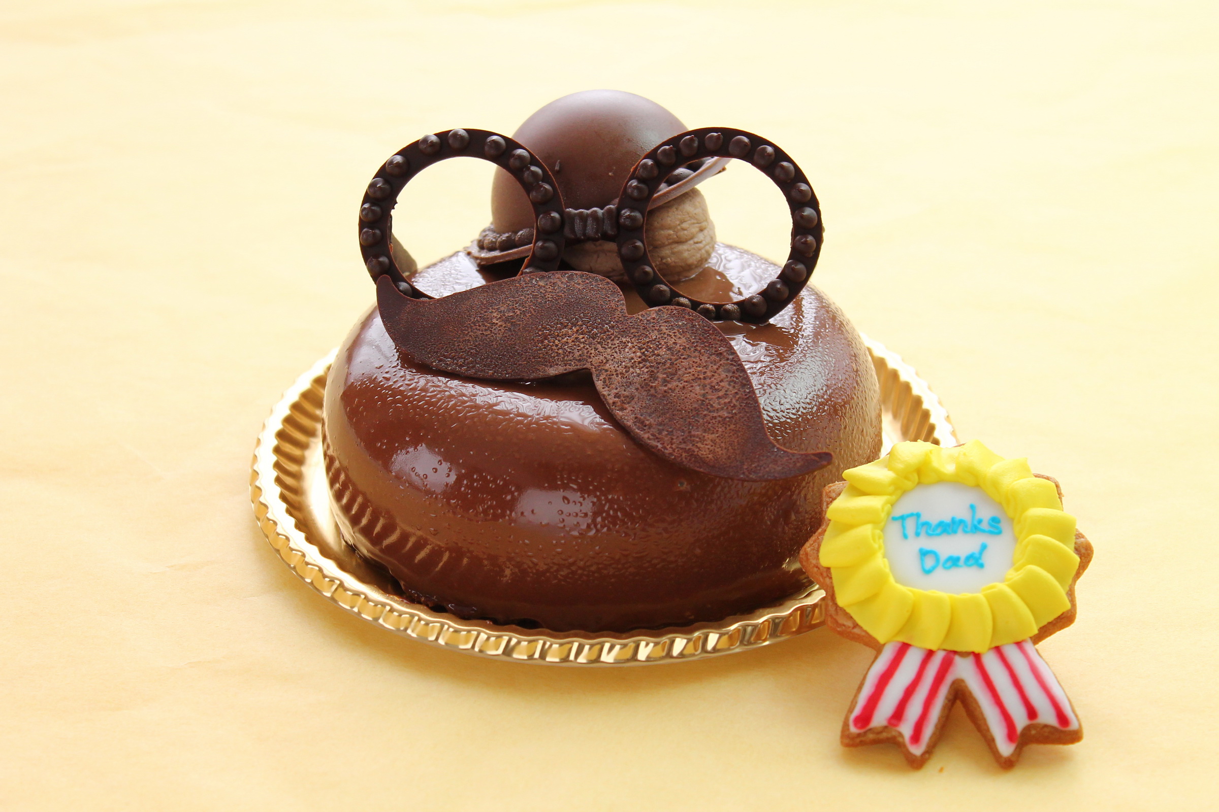 パパ をイメージしたチョコレートケーキや 生ビール型のロールケーキなど 父の日限定スイーツ を販売 川崎日航ホテル 公式サイト 川崎駅から徒歩1分