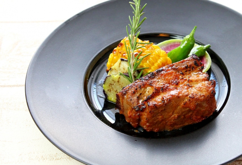 〈ランチブッフェ〉ナトゥーラ「肉フェスタ」開催!地元で安全・安心に家族三世代でブッフェを楽しむ!