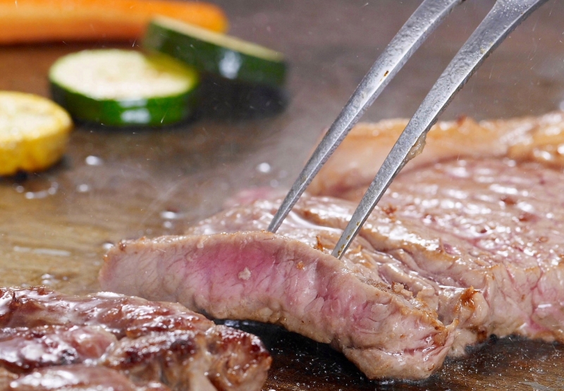 〈ディナーブッフェ〉 ナトゥーラ「肉フェスタ」開催!お子様が無料になる家族三世代のご利用がお得!暑さを吹き飛ばすお肉料理でパワーチャージ