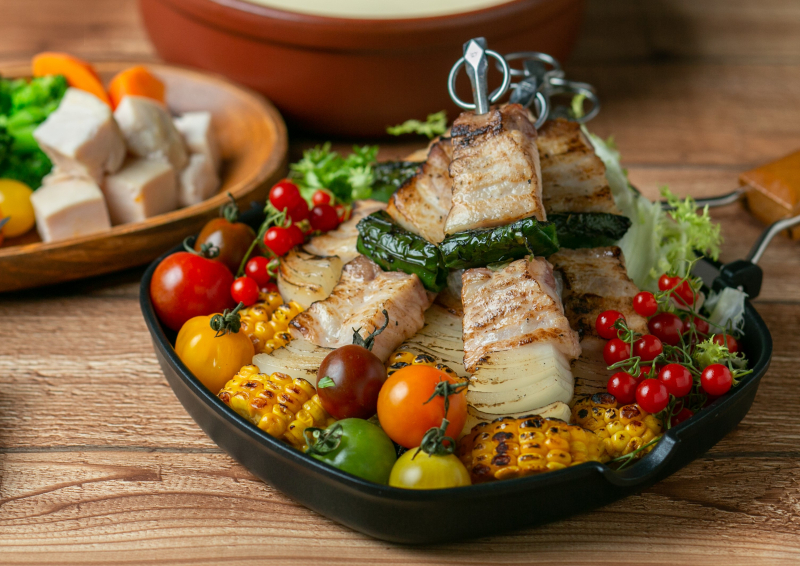 暑い夏に負けないようお肉料理でパワーチャージ「ナトゥーラサマーランチ&ディナーブッフェ」