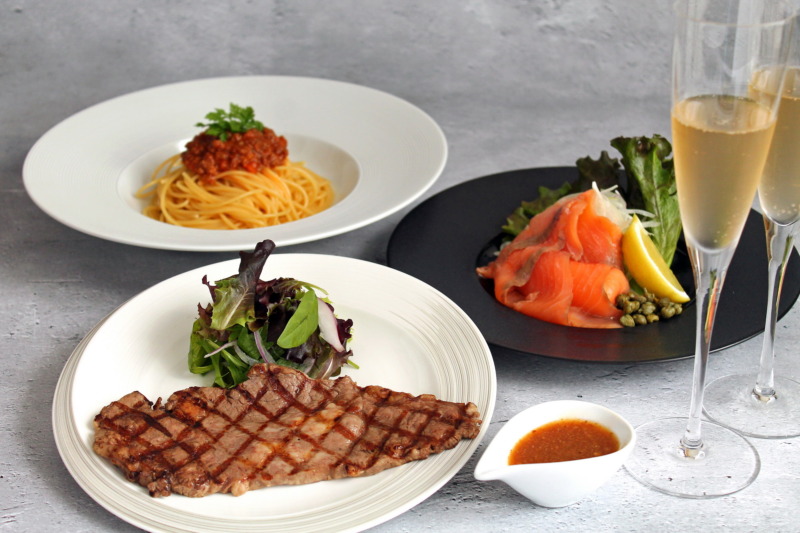 【平日限定サマープラン】ステーキやパスタなど全3品＆スパークリングワイン含むフリードリンク付き